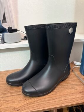 UGG Matte Black Shaye Rain Boots